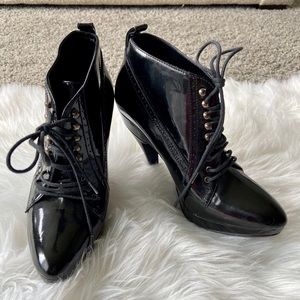 Beautiful ‘Burberry’ patent leather boots